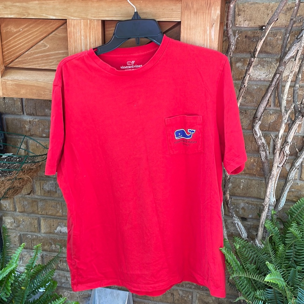 vineyard vines Men’s  (unisex)  Red Short Sleeve Tee M.  Flag/patriotic/Chicago